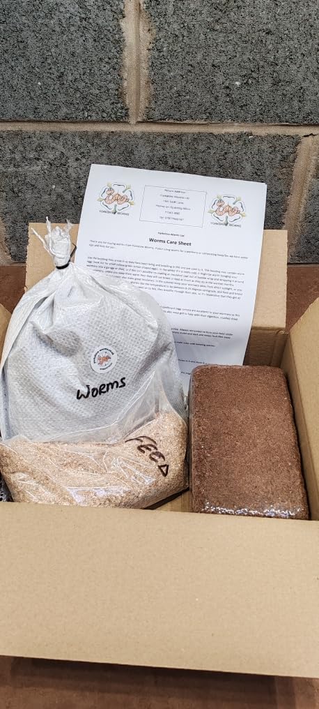 Yorkshire Worms WORMERY STARTER PACK - Contains Coir and Feed and instructions.