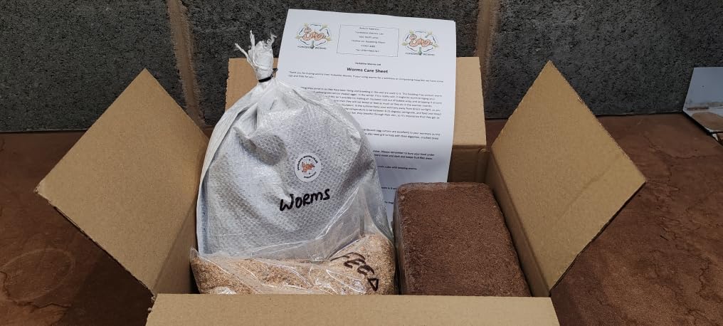 Yorkshire Worms WORMERY STARTER PACK - Contains Coir and Feed and instructions.